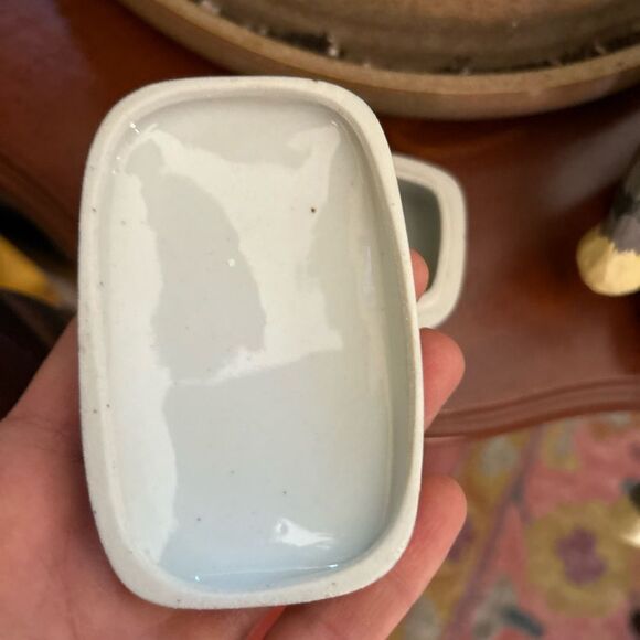 Small porcelain box with Asian floral design 4"wide1.5height - Picture 8 of 8